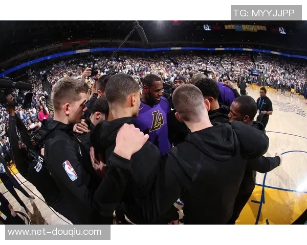 扎克拉文如何在NBA赛场上展现全能篮球才华与领导力